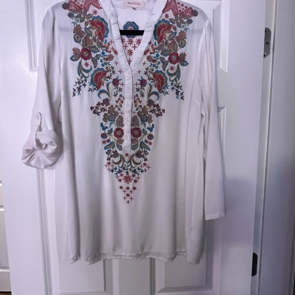 Solitaire White Embellished Tunic with Mandarin Collar